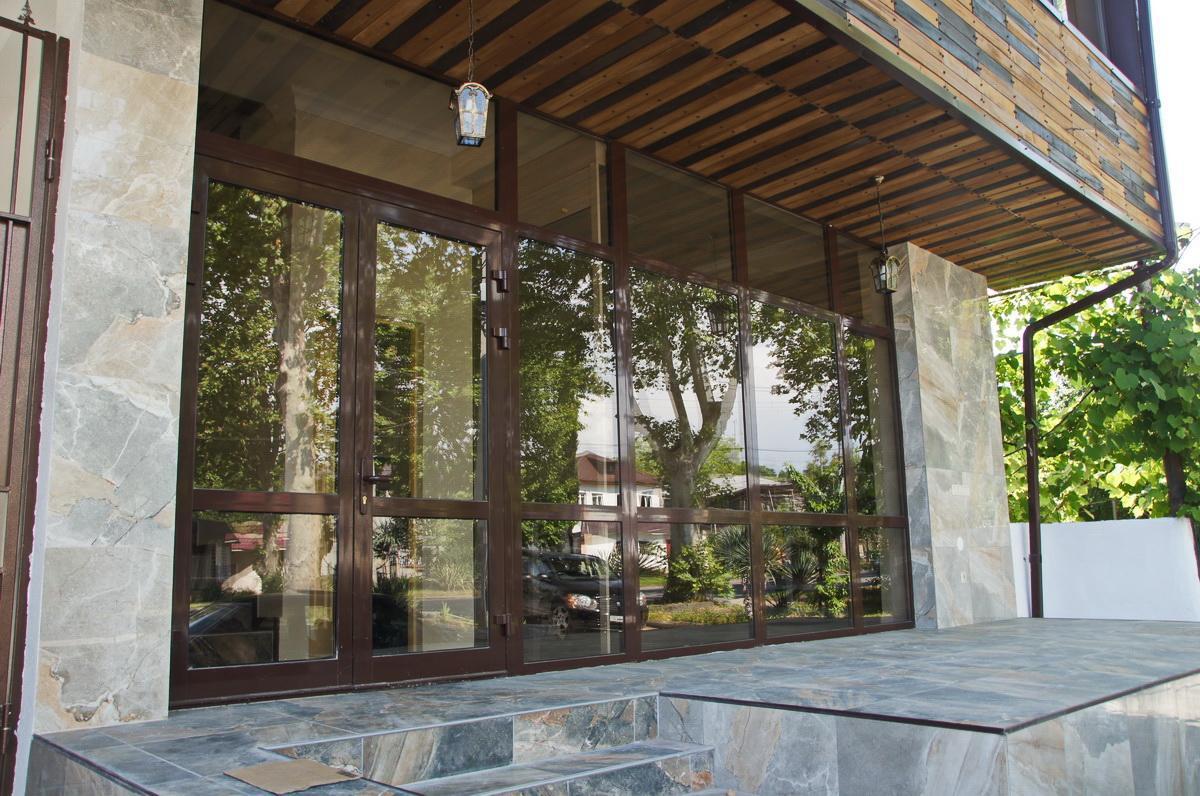 Guest House Belyi Lebed Sukhumi Exterior photo