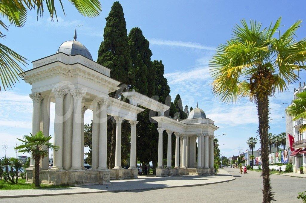 Guest House Belyi Lebed Sukhumi Exterior photo